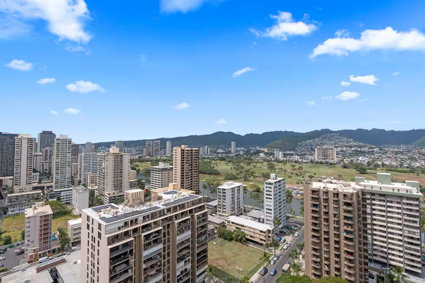 25FL-Upscale Ultra Modern-Premium 1BR W/Parking