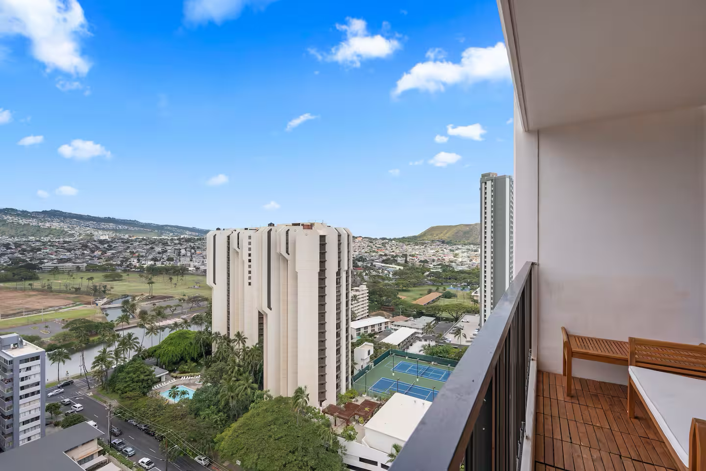 25FL-Upscale Ultra Modern-Premium 1BR W/Parking