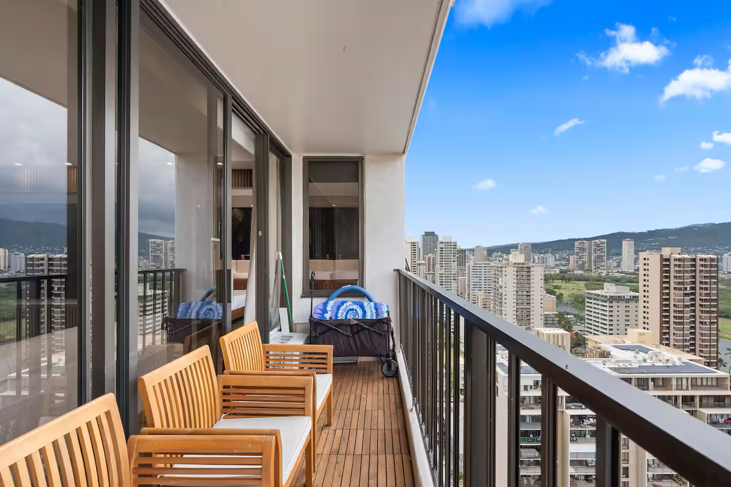 25FL-Upscale Ultra Modern-Premium 1BR W/Parking