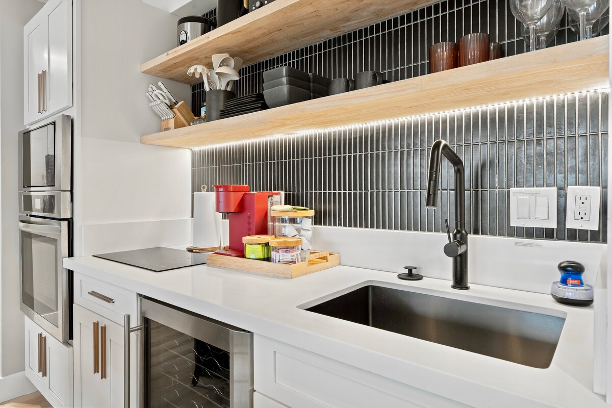 25FL-Upscale Ultra Modern-Premium 1BR W/Parking