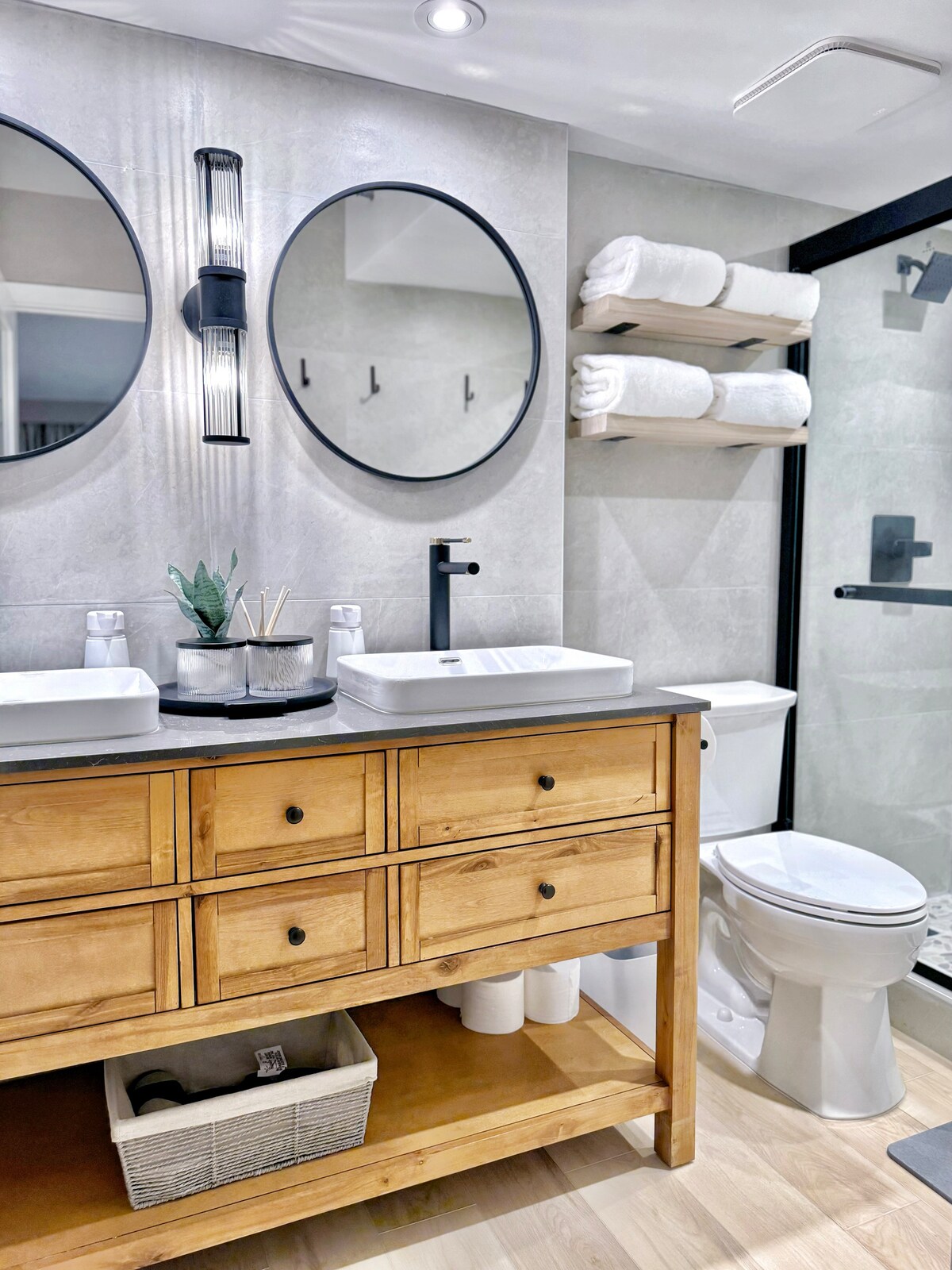 25FL-Upscale Ultra Modern-Premium 1BR W/Parking