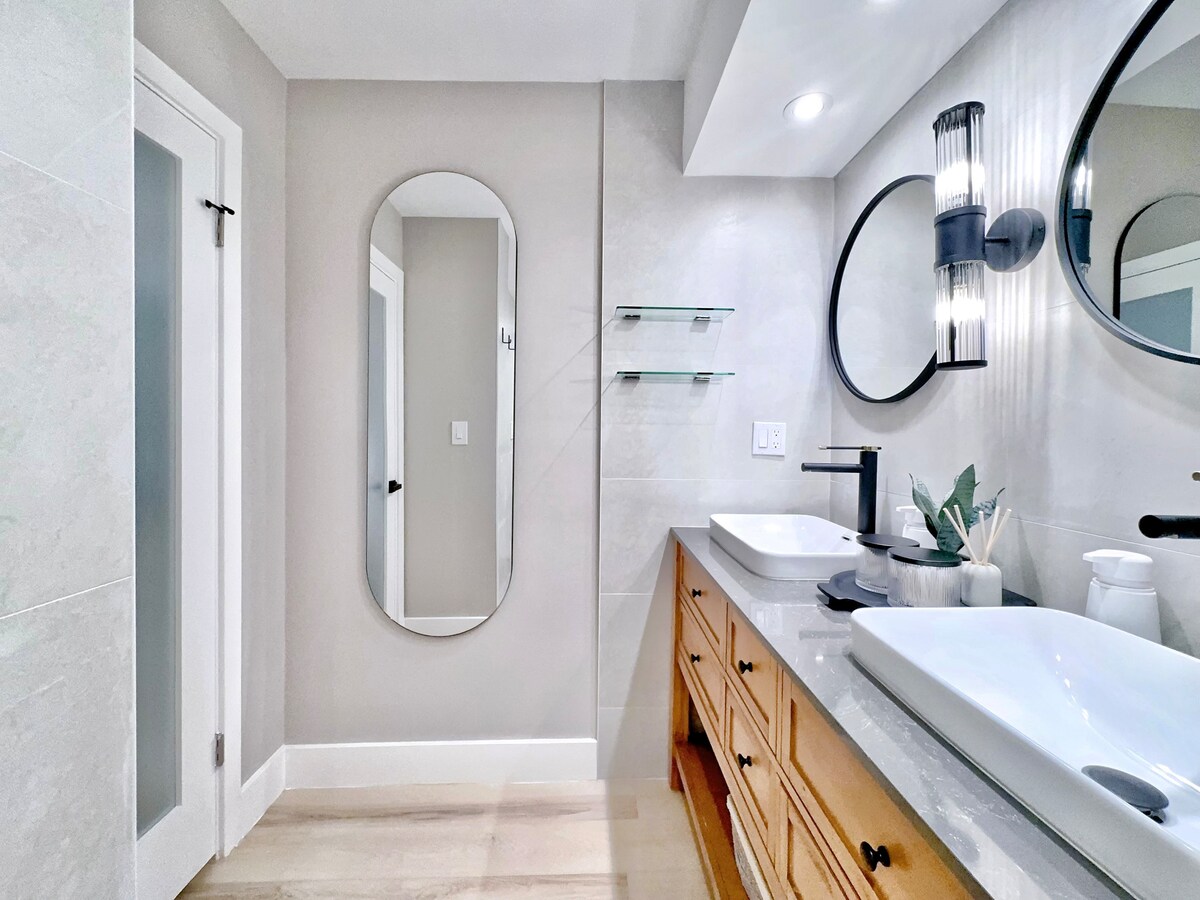 25FL-Upscale Ultra Modern-Premium 1BR W/Parking