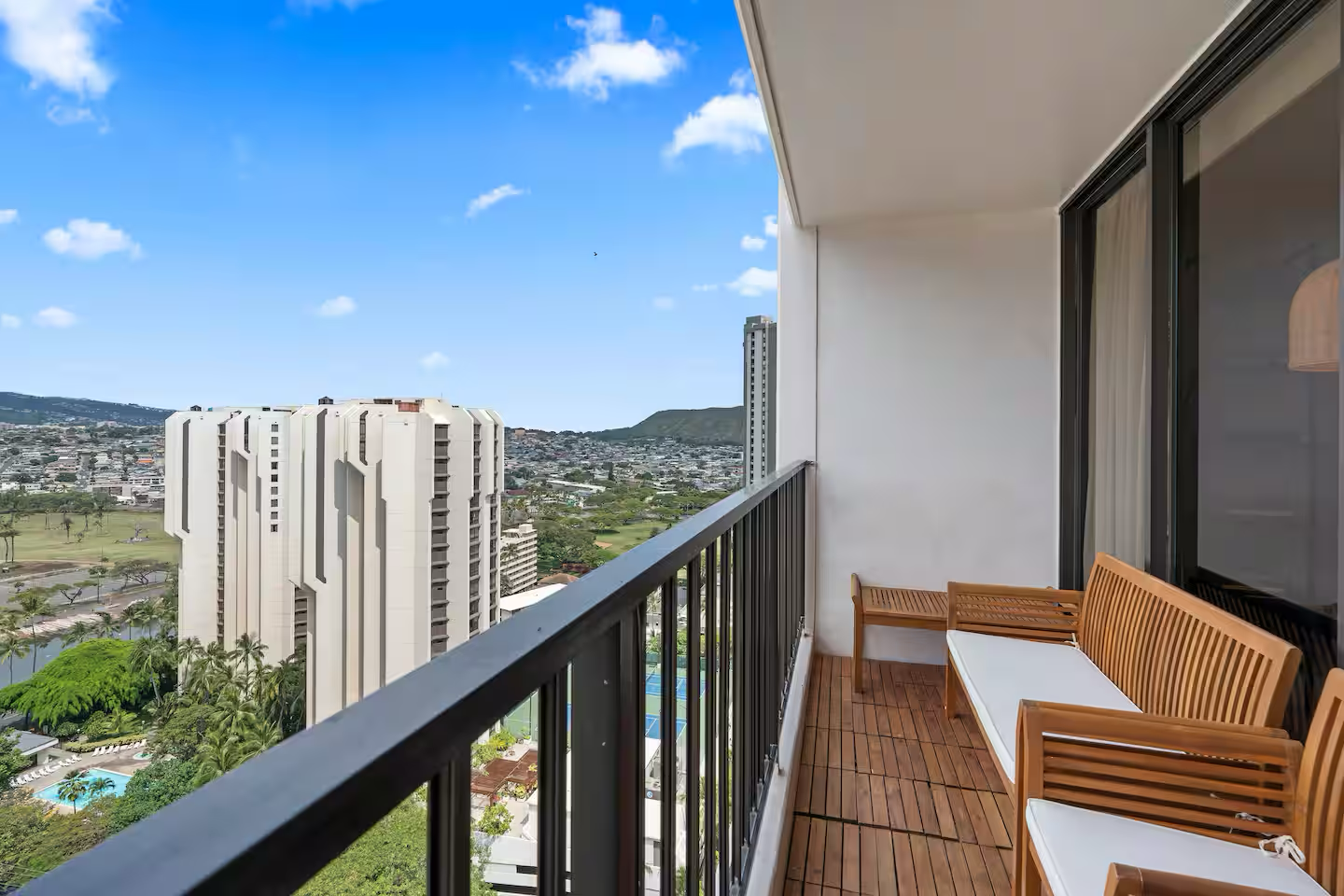 25FL-Upscale Ultra Modern-Premium 1BR W/Parking