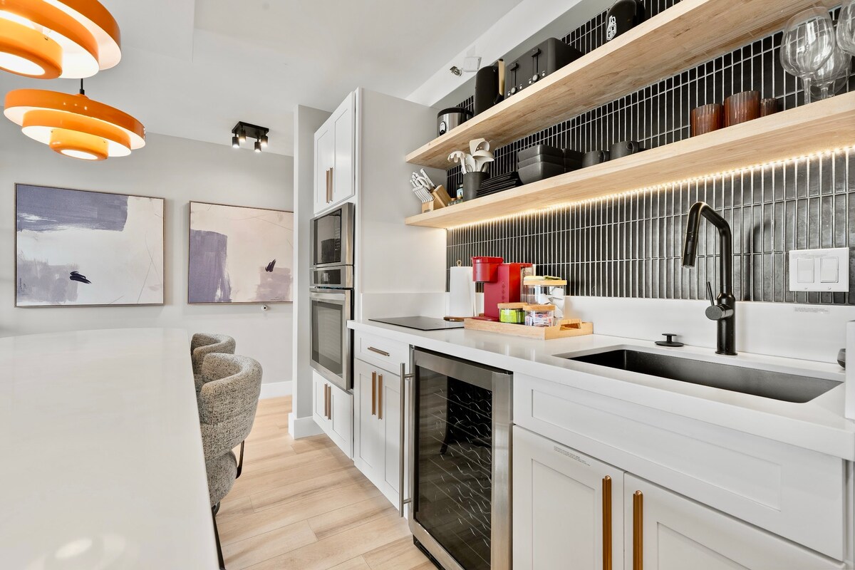 25FL-Upscale Ultra Modern-Premium 1BR W/Parking