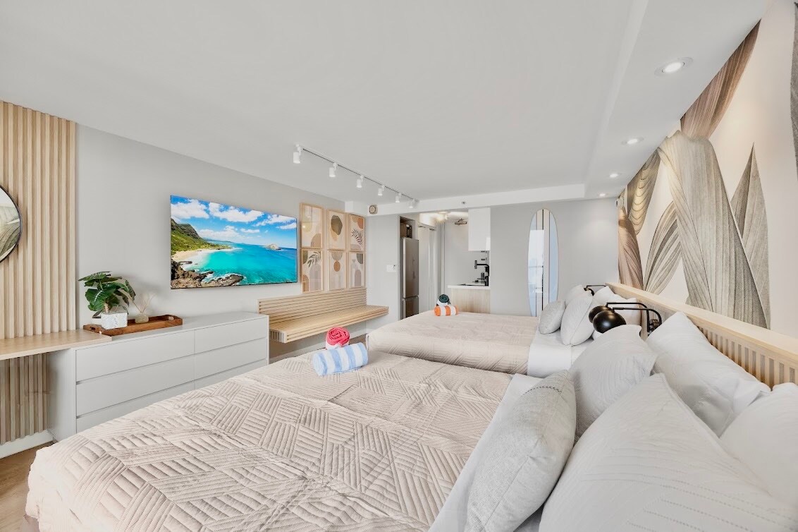 39F-Stunning High-FL Studio w/Ocean & City Views