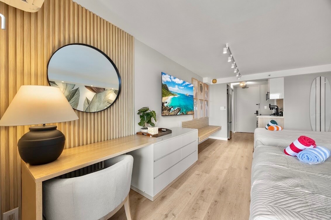 39F-Stunning High-FL Studio w/Ocean & City Views
