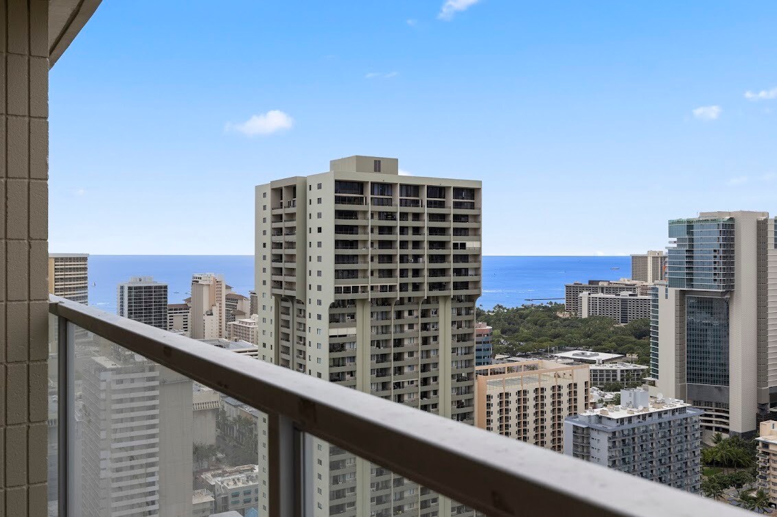 39F-Stunning High-FL Studio w/Ocean & City Views