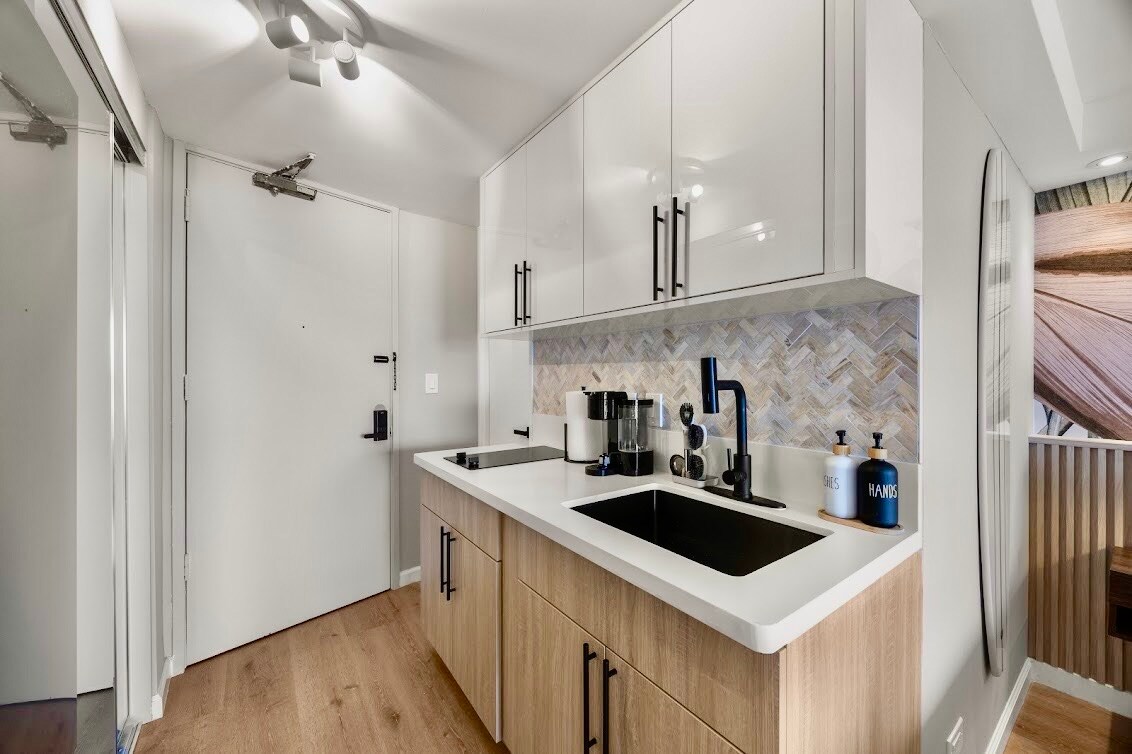 39F-Stunning High-FL Studio w/Ocean & City Views