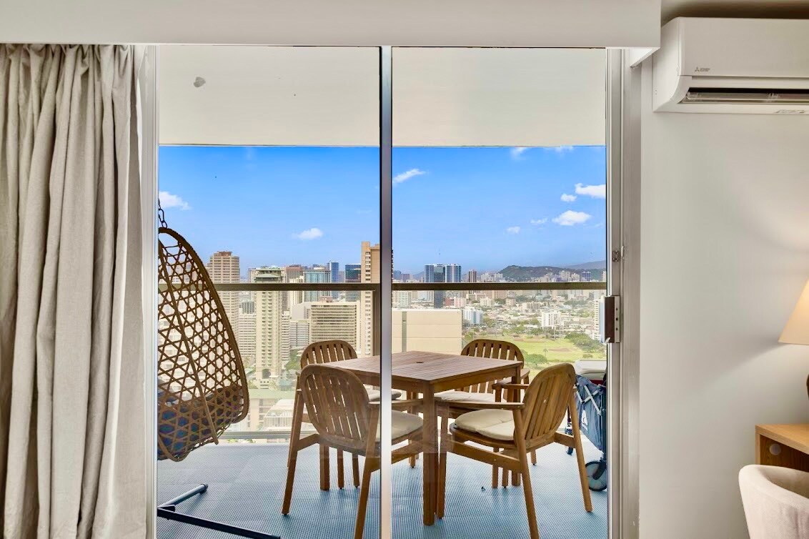 39F-Stunning High-FL Studio w/Ocean & City Views