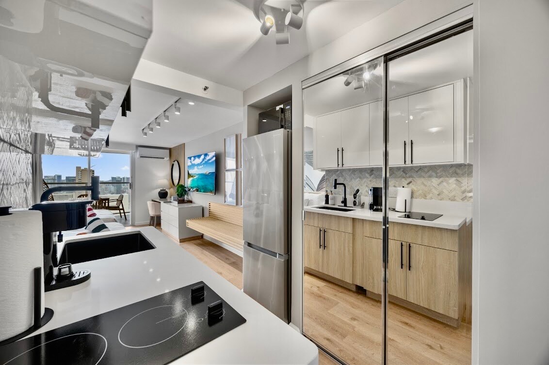 39F-Stunning High-FL Studio w/Ocean & City Views
