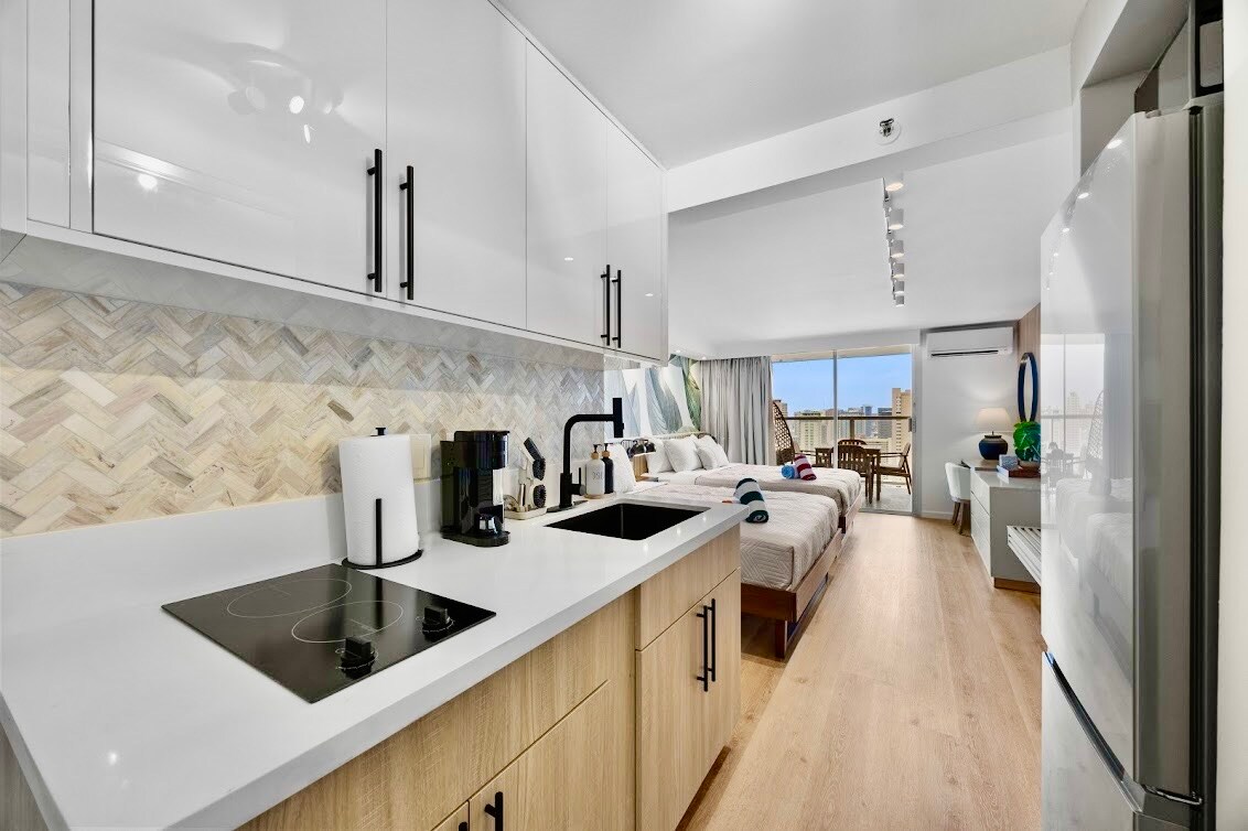 39F-Stunning High-FL Studio w/Ocean & City Views