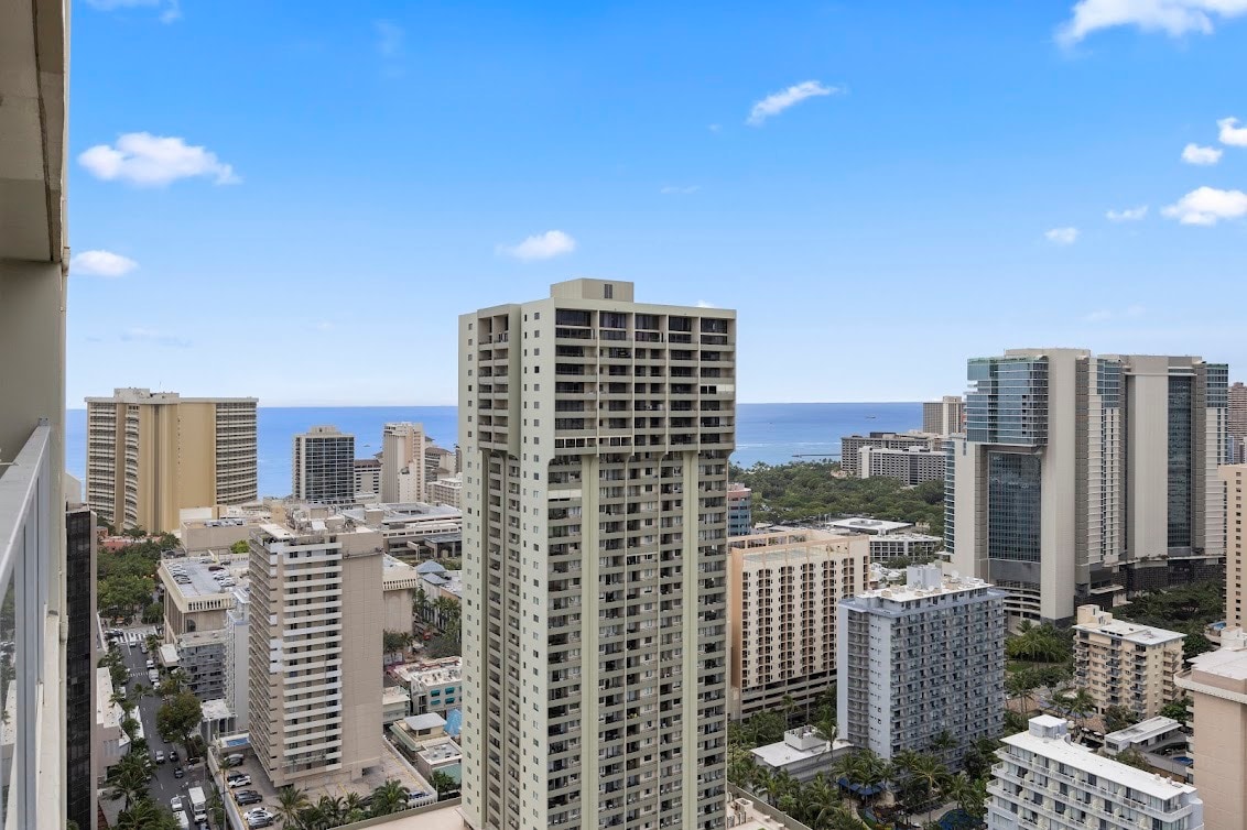 39F-Stunning High-FL Studio w/Ocean & City Views