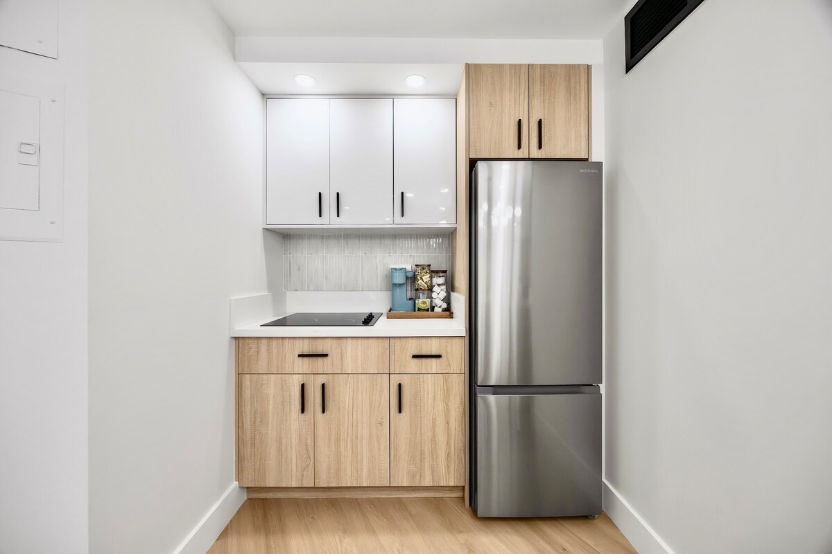 26F-Financial District-City View-1BR w/Parking