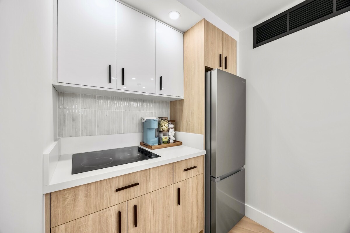 26F-Financial District-City View-1BR w/Parking