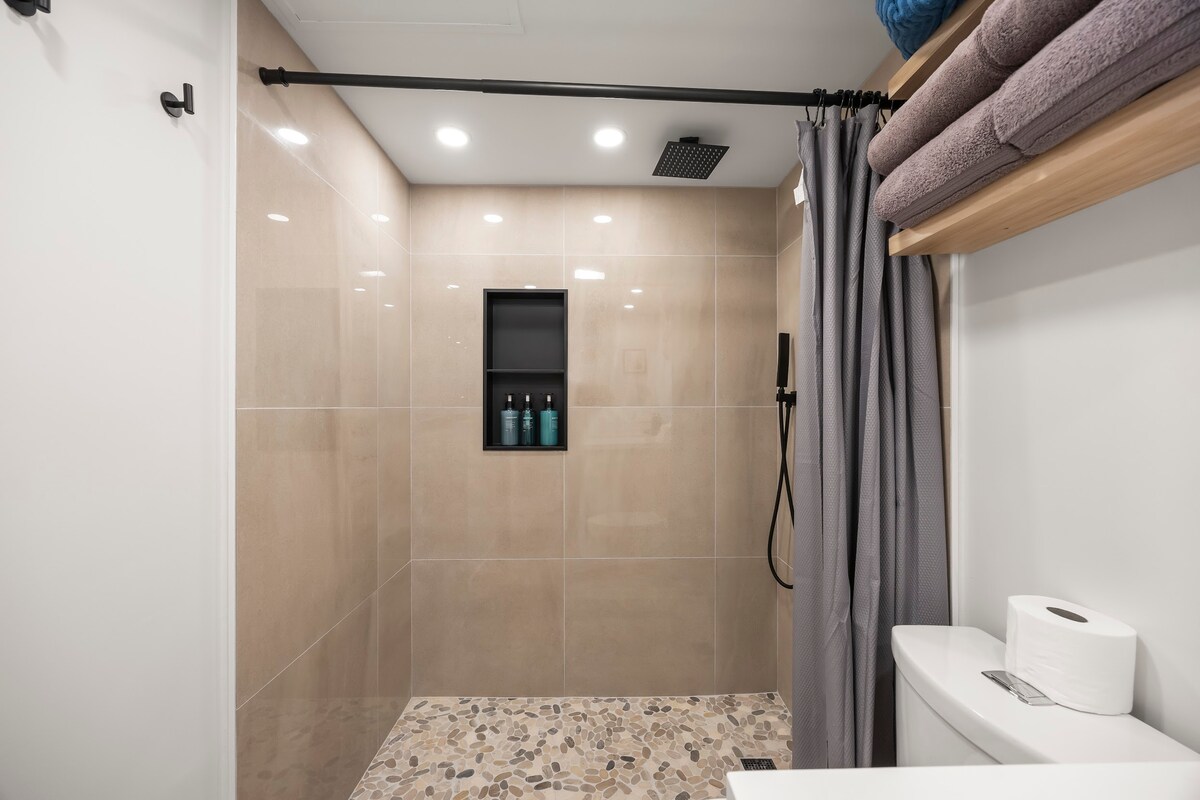 26F-Financial District-City View-1BR w/Parking