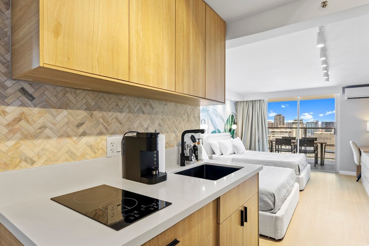 34F-Stunning Tropical Studio w/Ocean & City Views