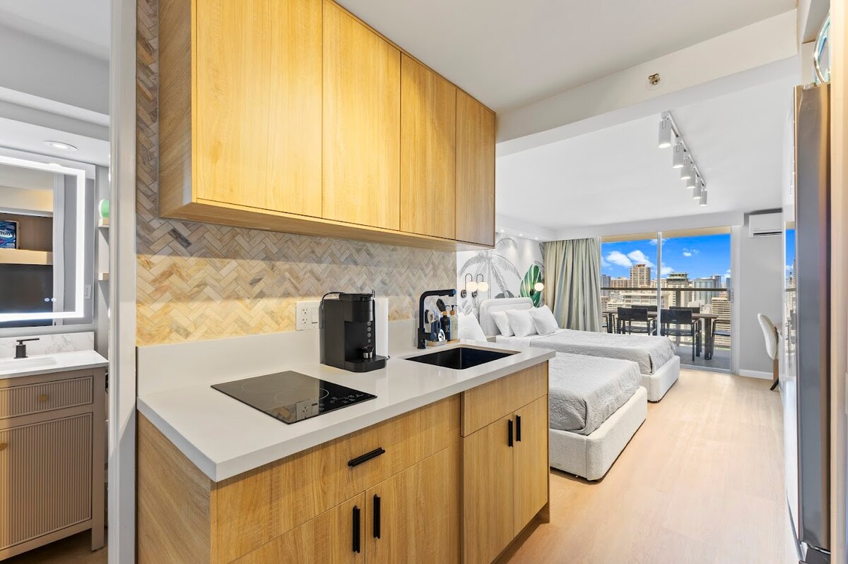 34F-Stunning Tropical Studio w/Ocean & City Views