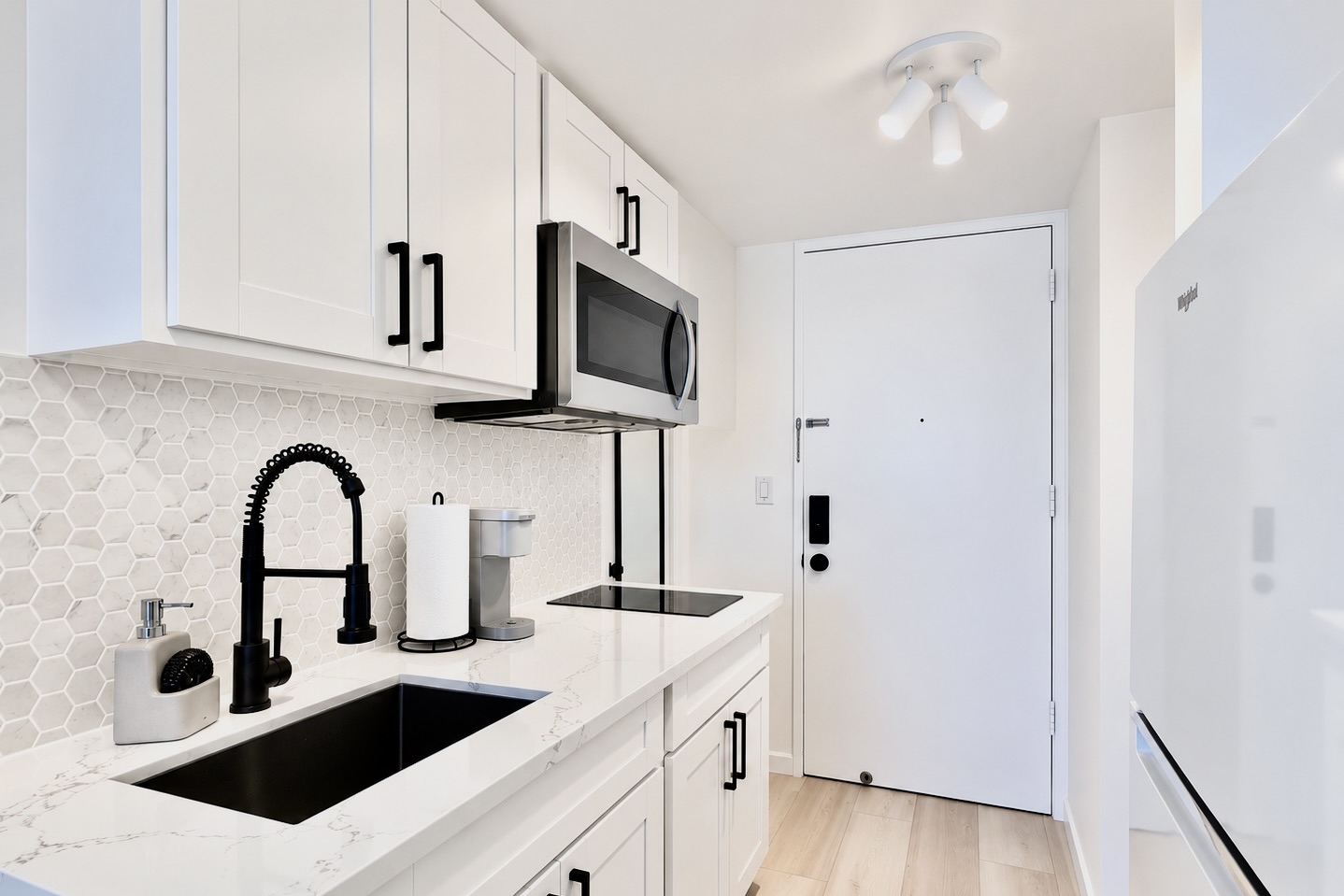 Gorgeous Boutique Studio in Central Waikiki~