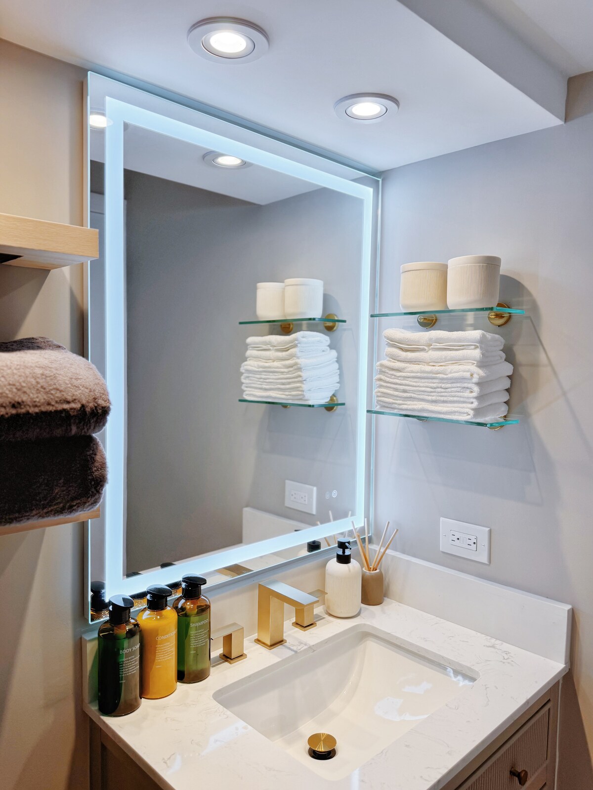 20F-Newly Remodeled Cozy Studio w/2Queens-Waikiki~