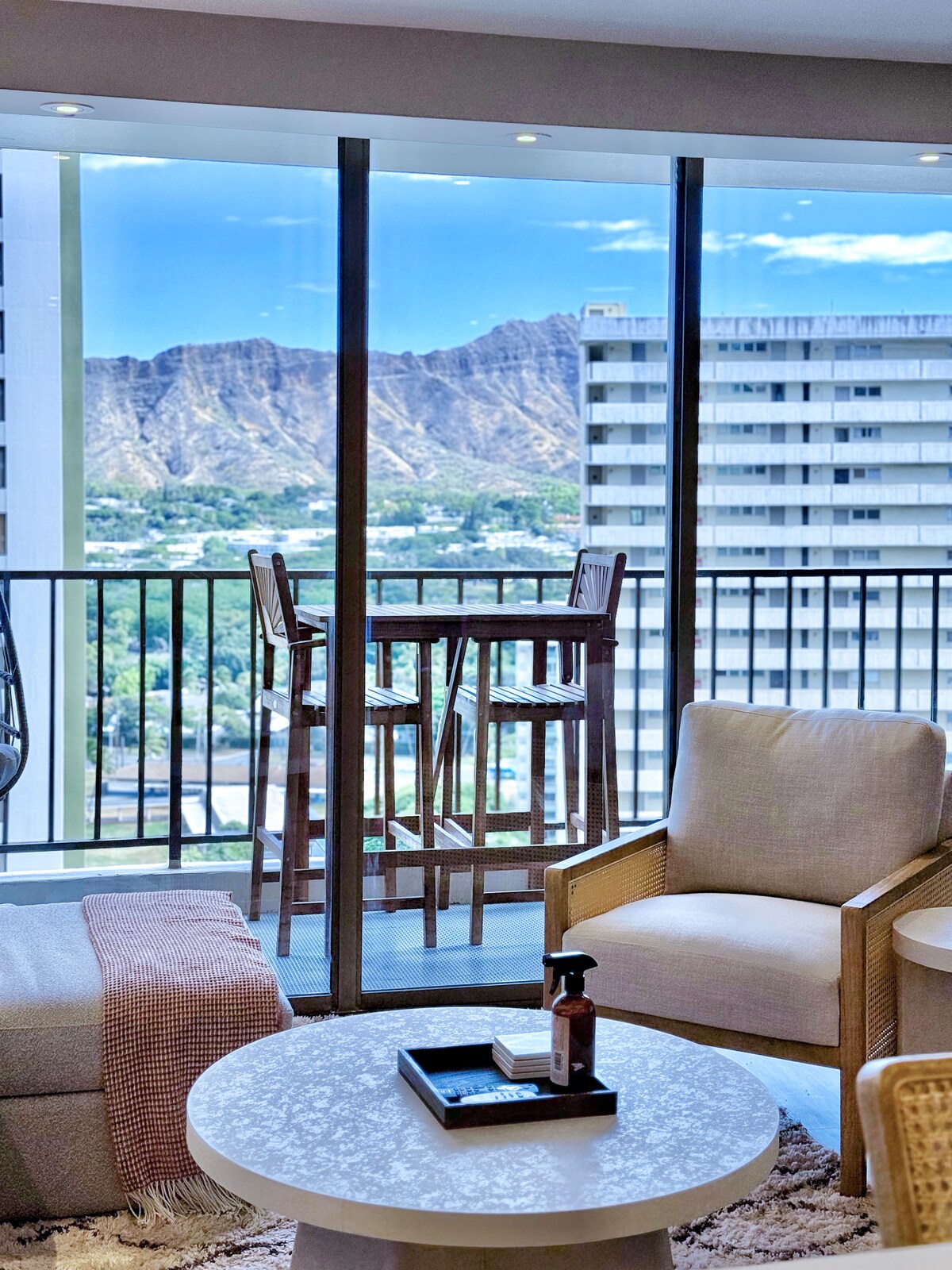 23F-Newly Renovated-Diamond Head View-1BR/Parking~
