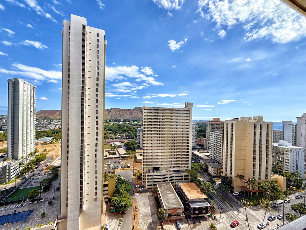 23F-Newly Renovated-Diamond Head View-1BR/Parking~