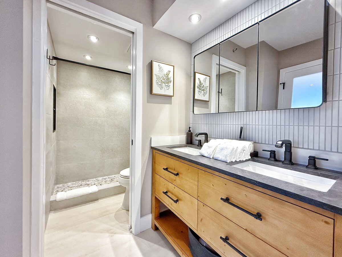 23F-Newly Renovated-Diamond Head View-1BR/Parking~
