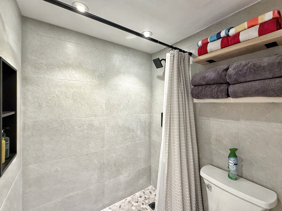 23F-Newly Renovated-Diamond Head View-1BR/Parking~
