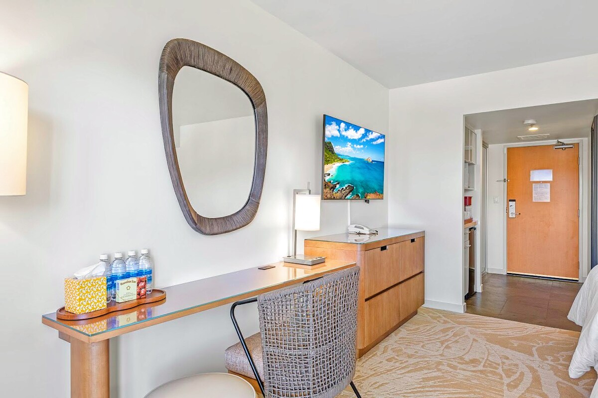 29F-Ala Moana Premium Double w/City & Ocean Views