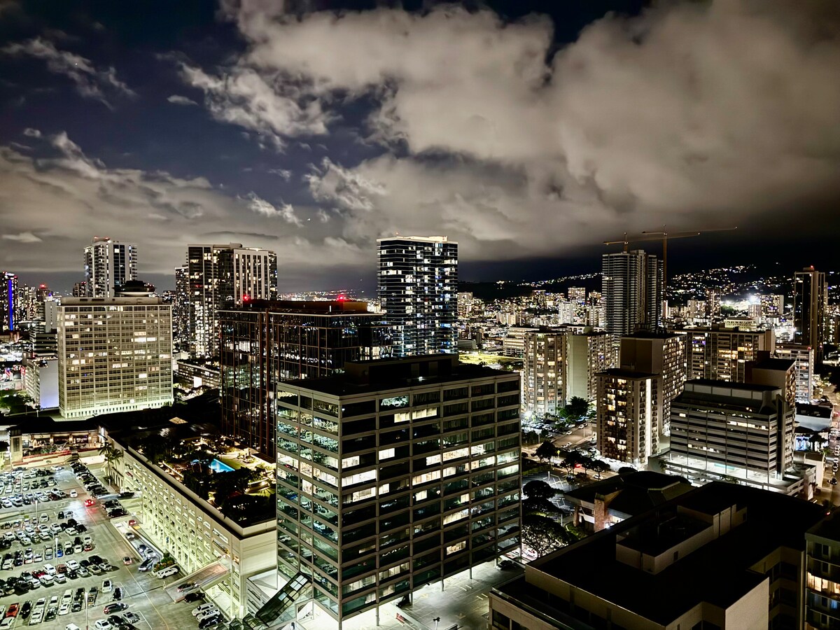29F-Ala Moana Premium Double w/City & Ocean Views