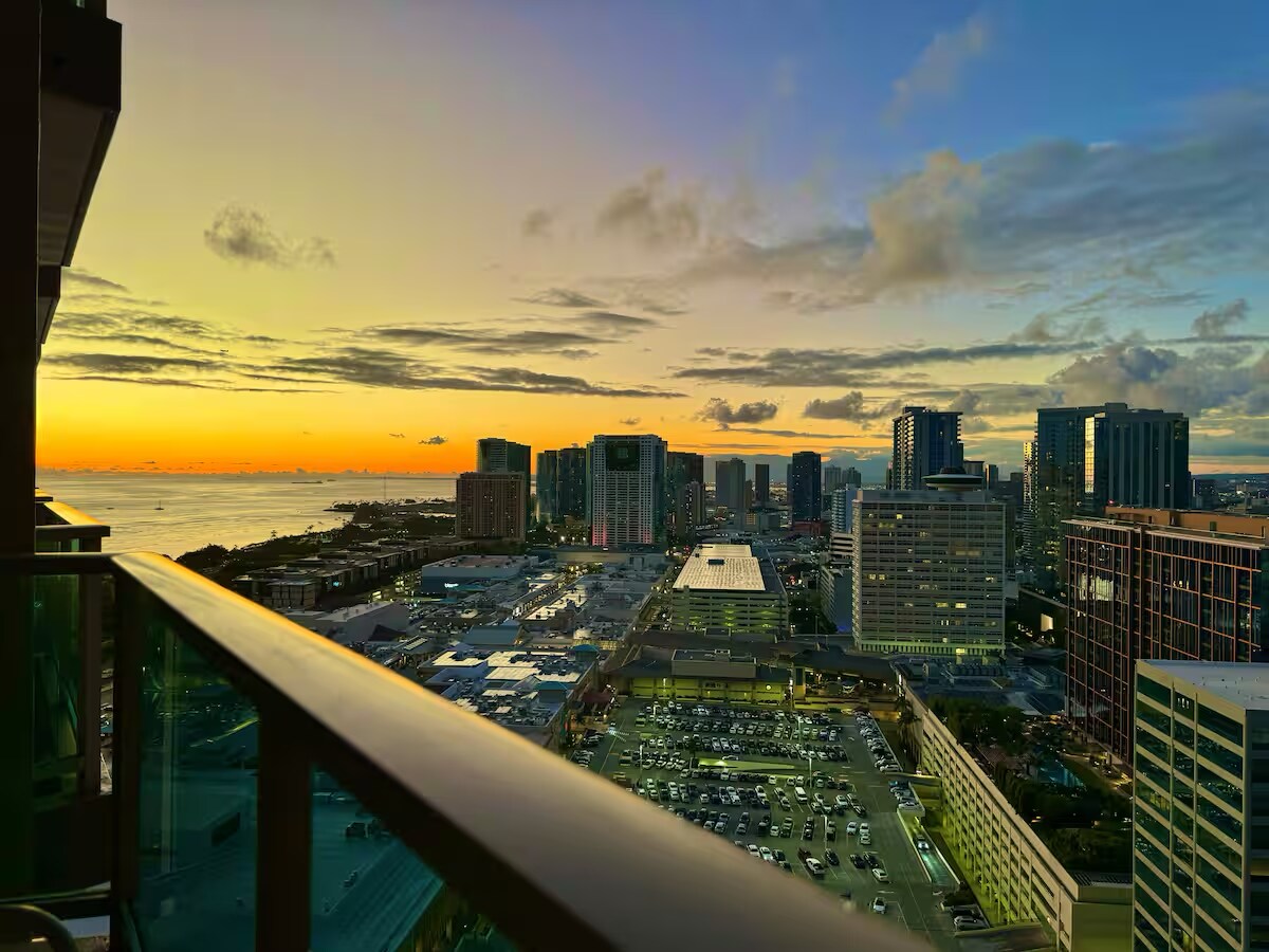 29F-Ala Moana Premium Double w/City & Ocean Views
