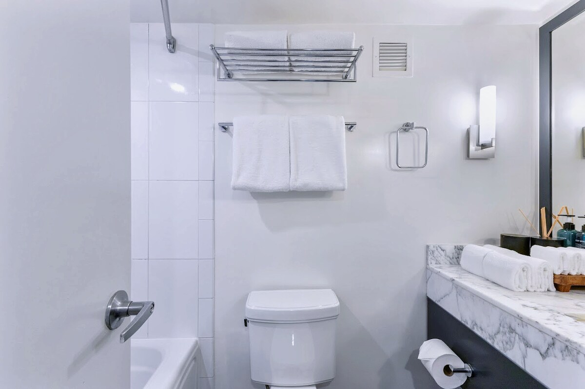 29F-Ala Moana Premium Double w/City & Ocean Views