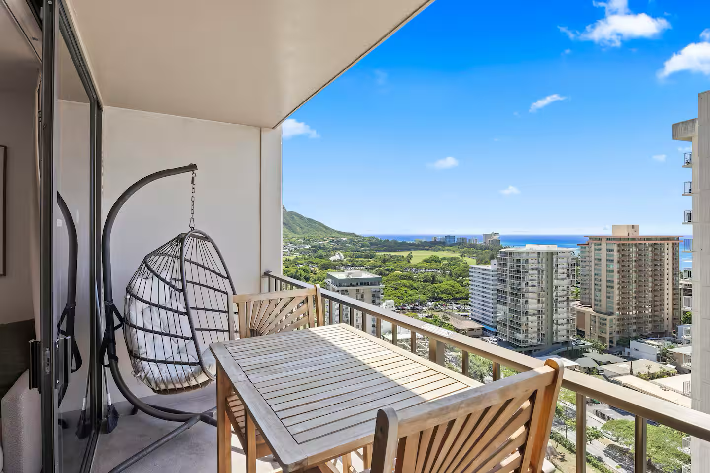 23F-Waikiki Gem-1BR w/Diamond Head & Ocean Views!
