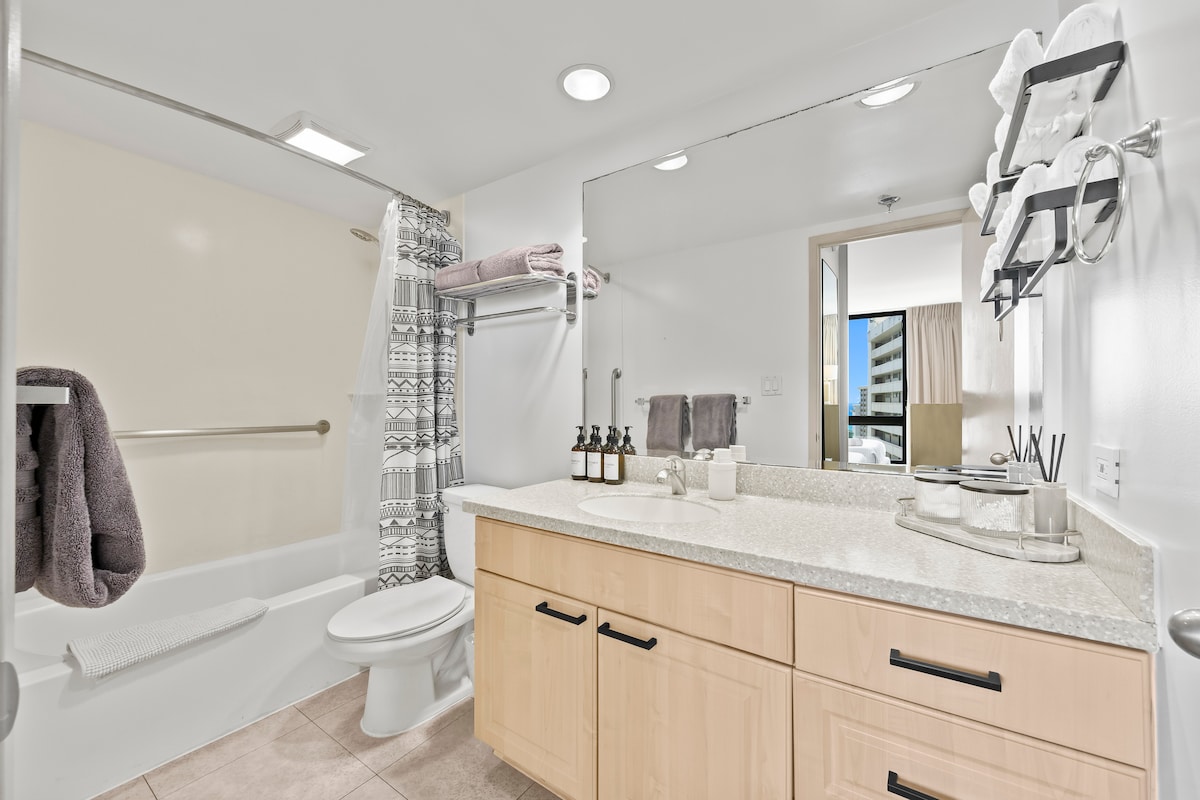 23F-Waikiki Gem-1BR w/Diamond Head & Ocean Views!