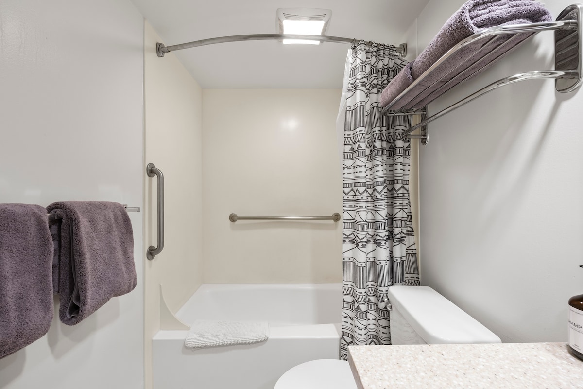 23F-Waikiki Gem-1BR w/Diamond Head & Ocean Views!