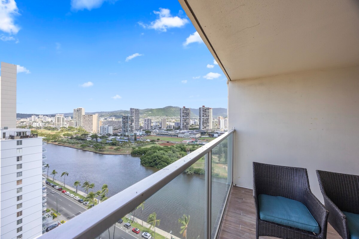 23F-Devine Studio w/2 Queens in Central Waikiki