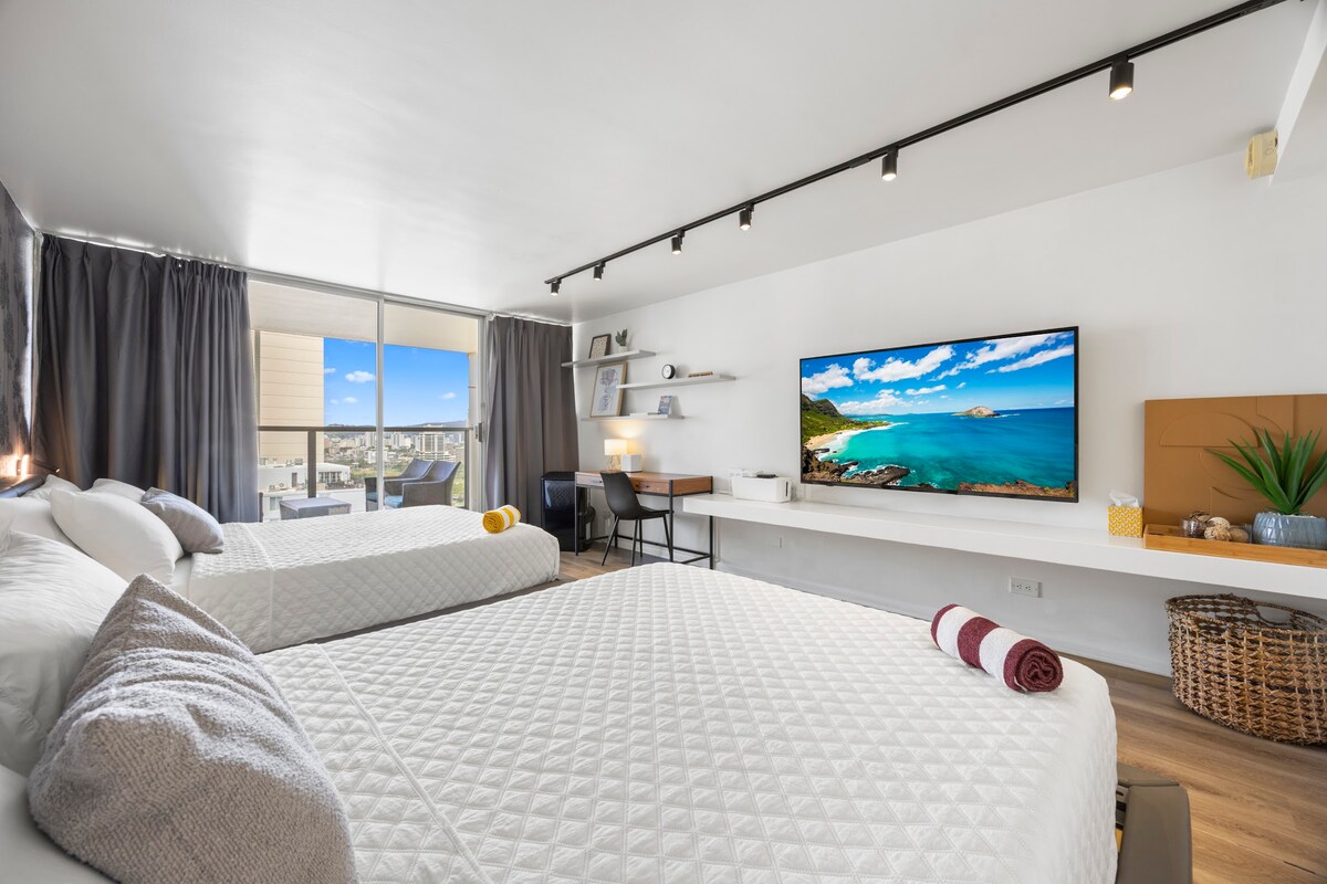 23F-Devine Studio w/2 Queens in Central Waikiki