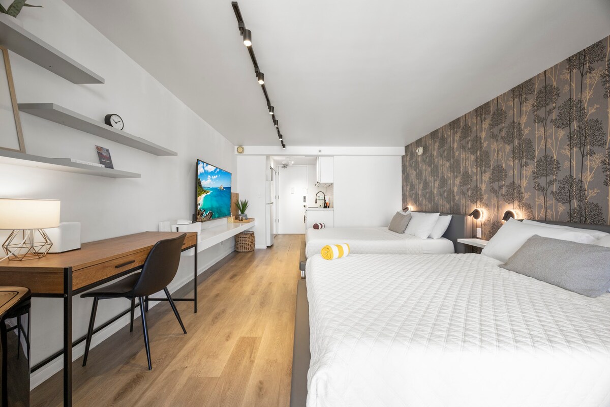 23F-Devine Studio w/2 Queens in Central Waikiki