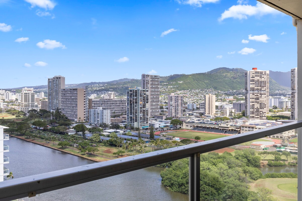 23F-Devine Studio w/2 Queens in Central Waikiki