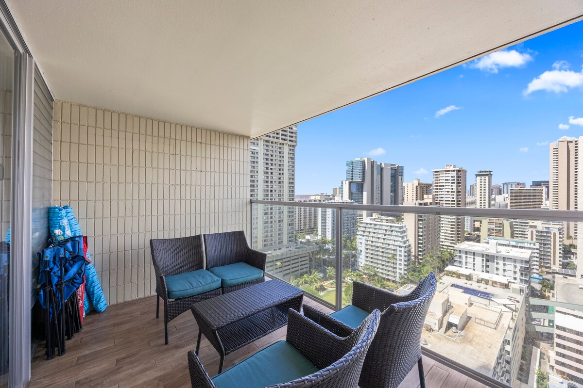 23F-Devine Studio w/2 Queens in Central Waikiki