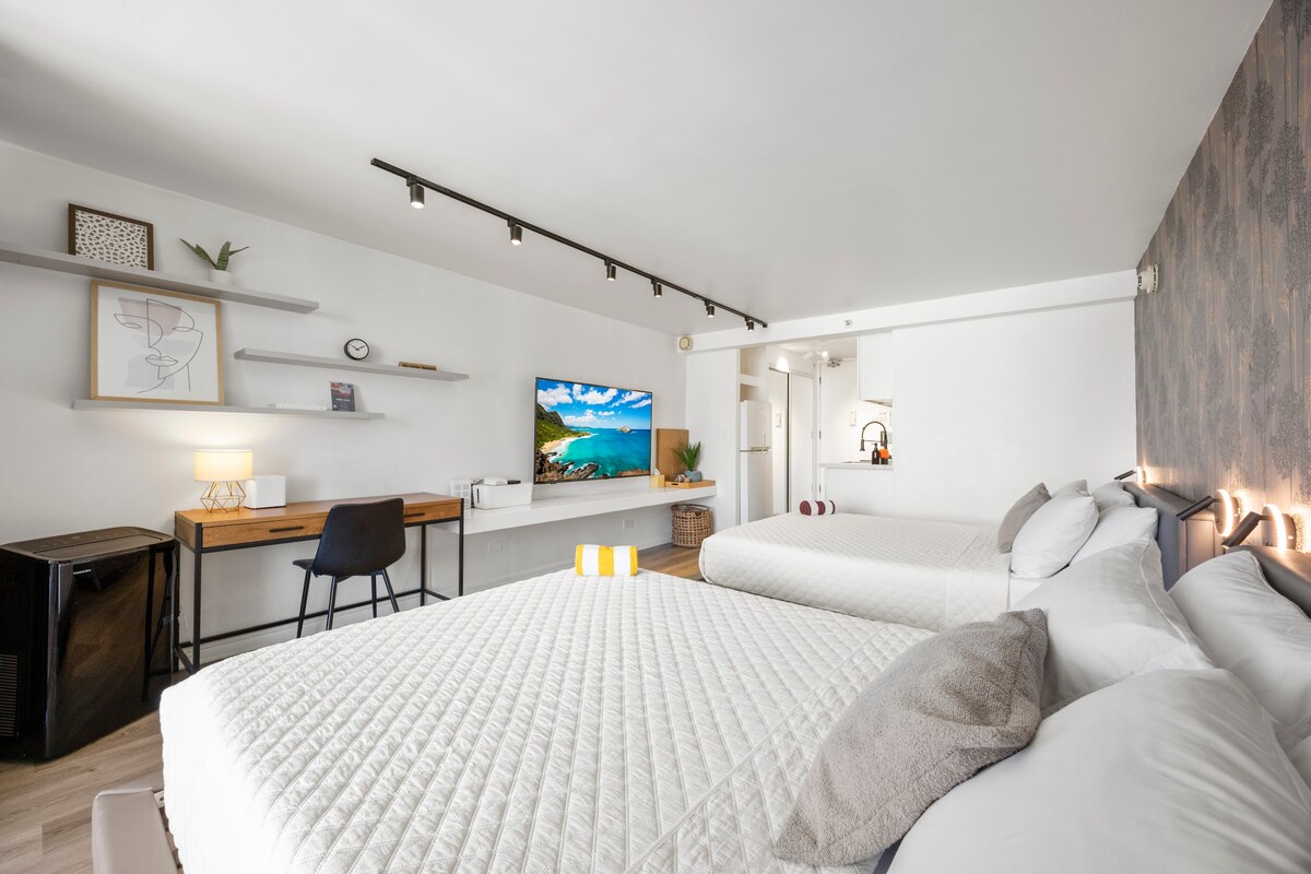 23F-Devine Studio w/2 Queens in Central Waikiki