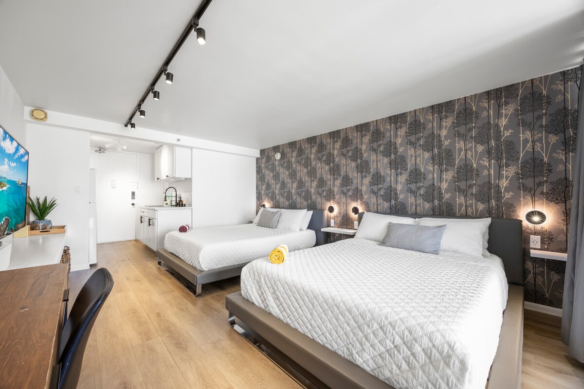 23F-Devine Studio w/2 Queens in Central Waikiki