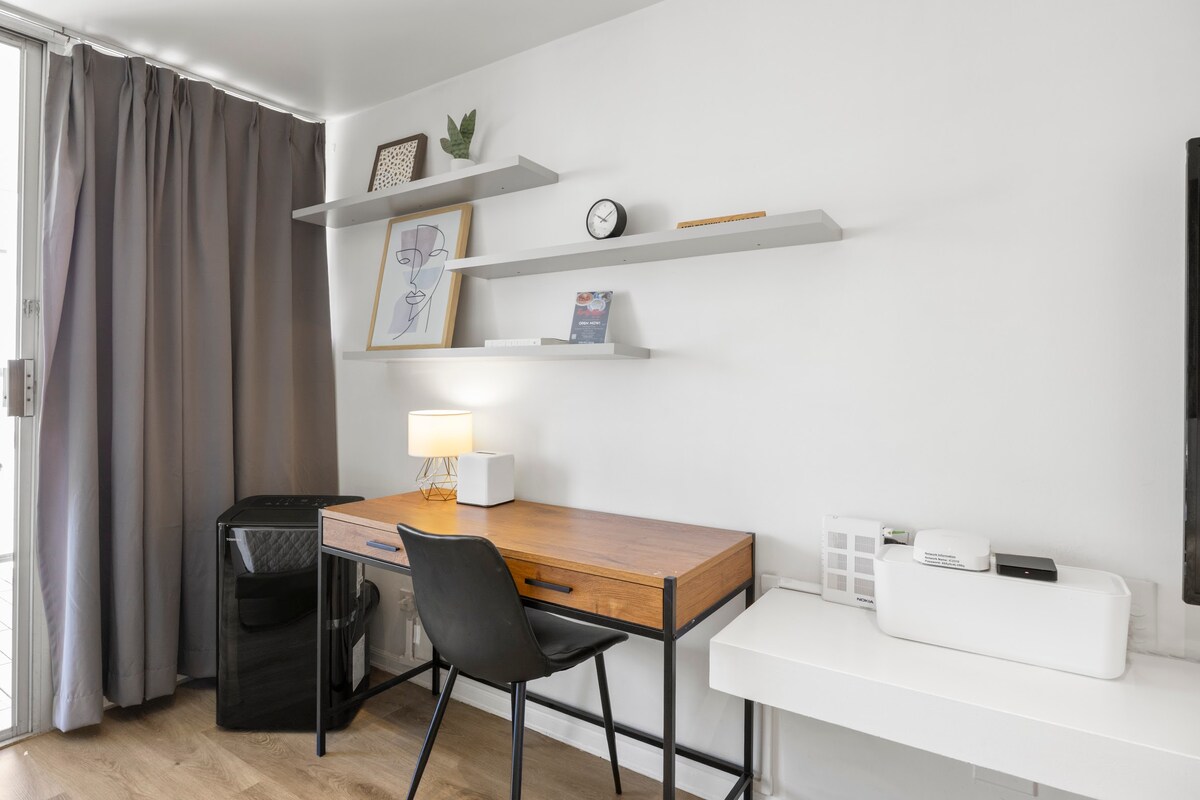 23F-Devine Studio w/2 Queens in Central Waikiki