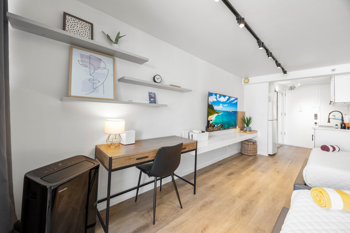 23F-Devine Studio w/2 Queens in Central Waikiki