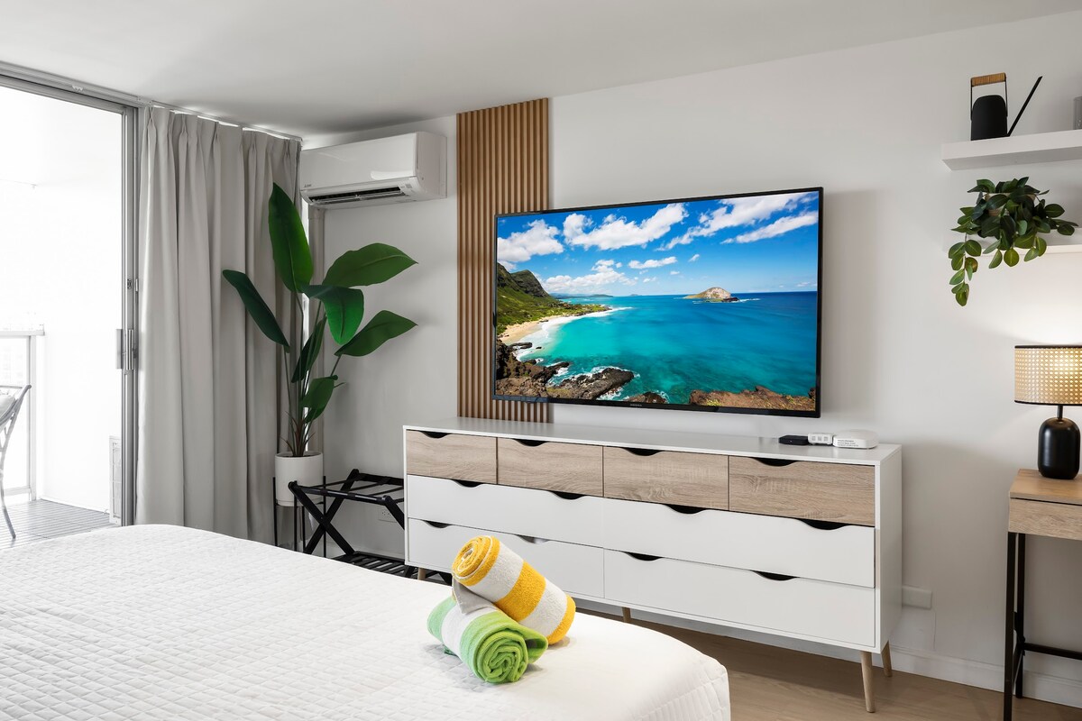 33F-High Floor Studio w/Diamond Head & Ocean Views