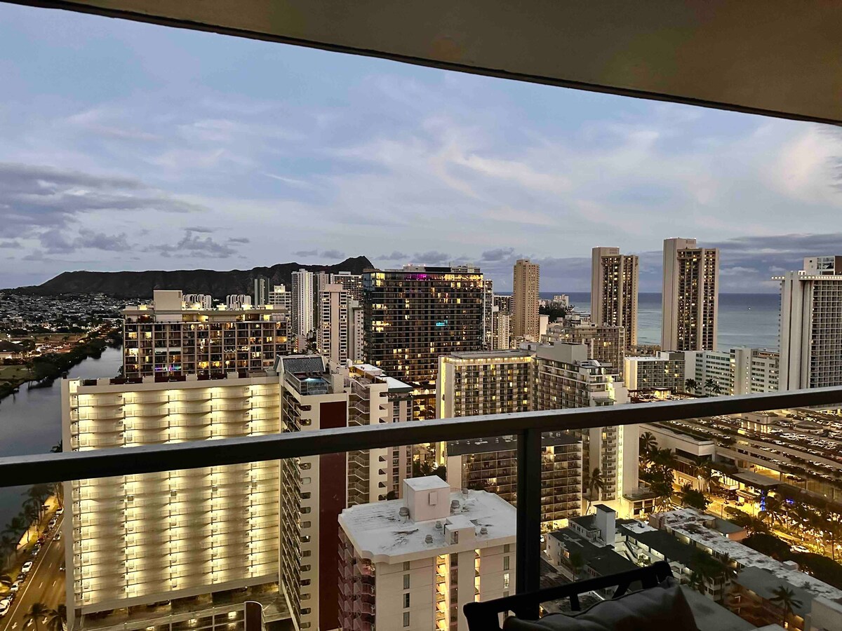 33F-High Floor Studio w/Diamond Head & Ocean Views