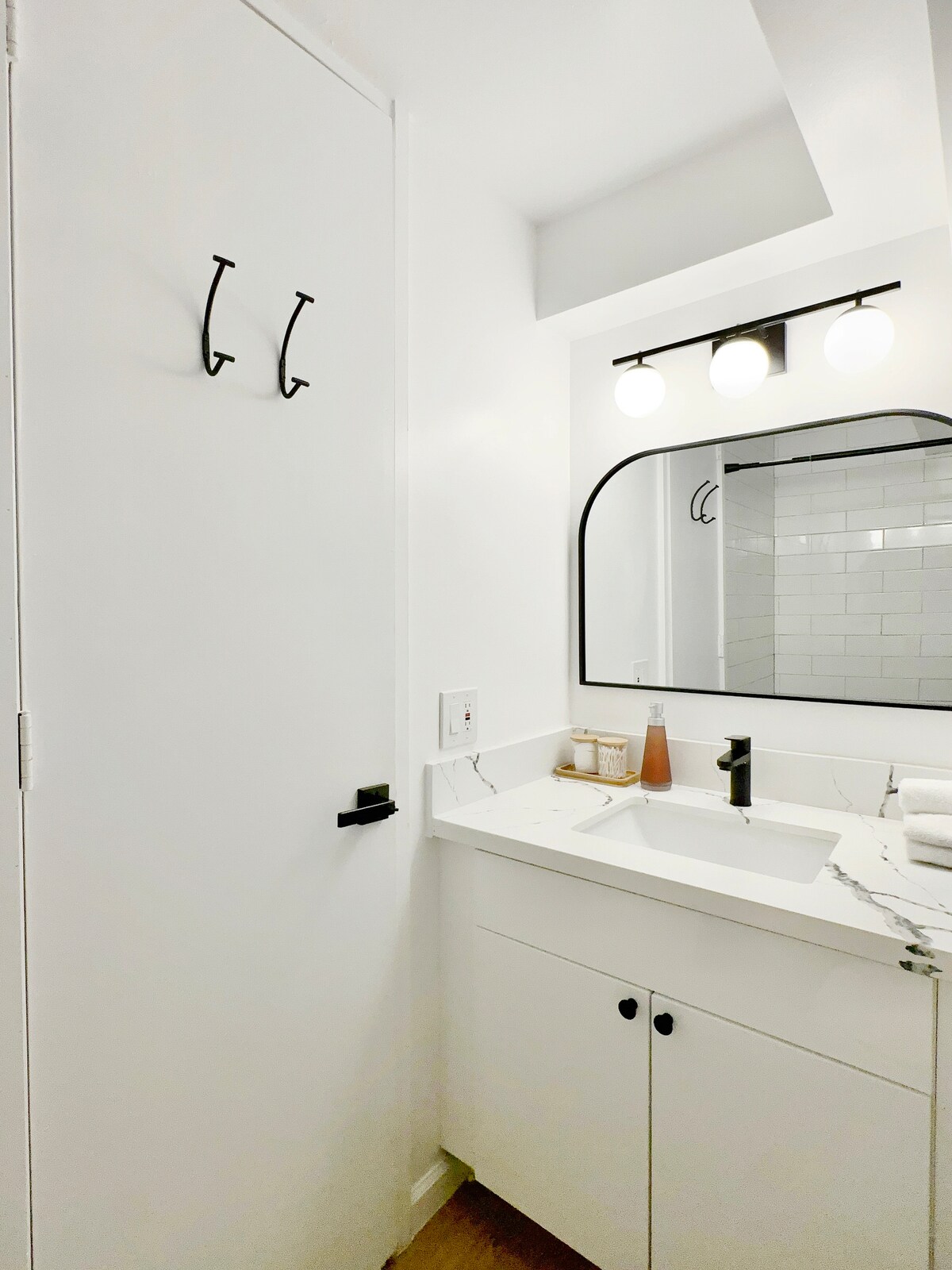 33F-High Floor Studio w/Diamond Head & Ocean Views