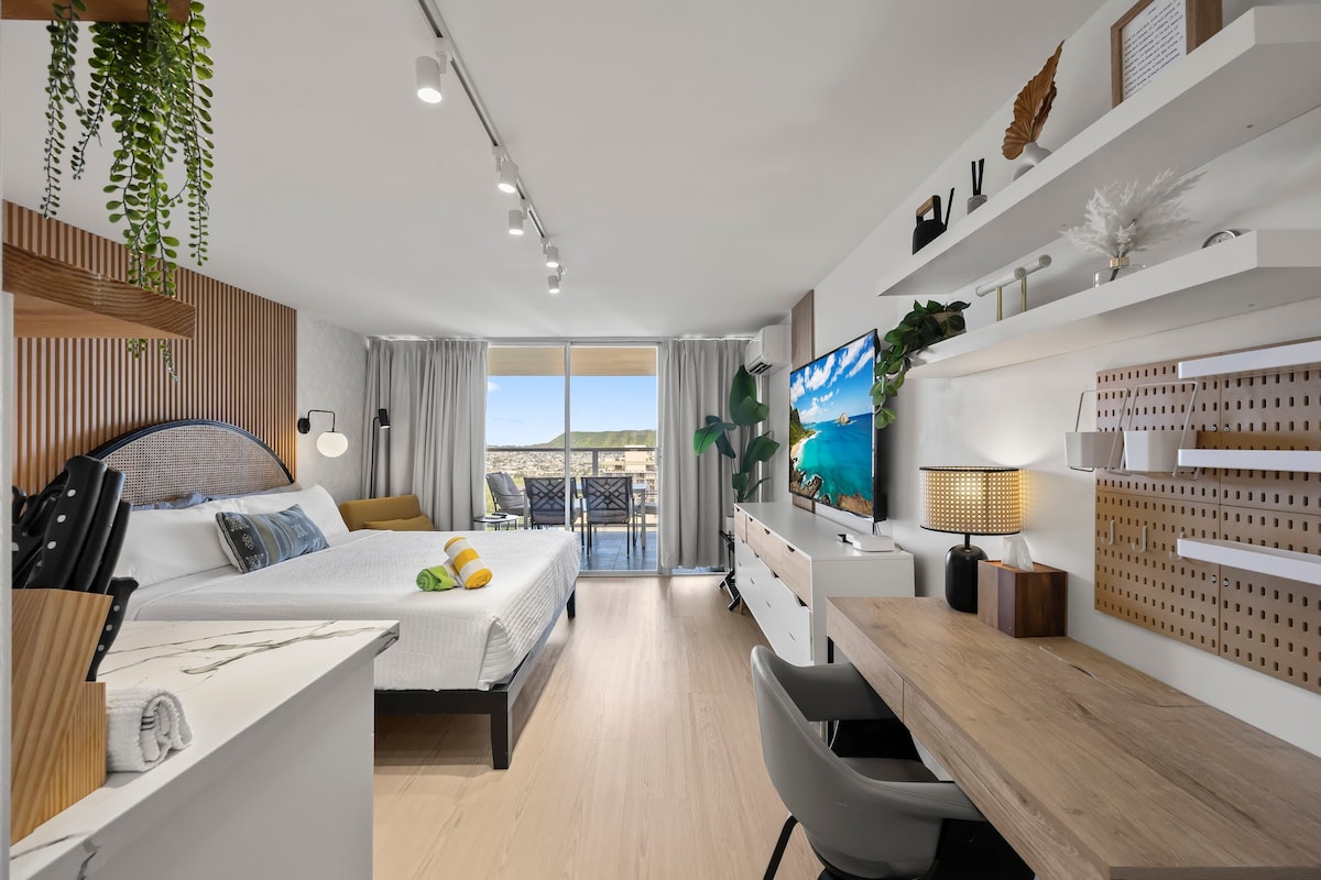 33F-High Floor Studio w/Diamond Head & Ocean Views