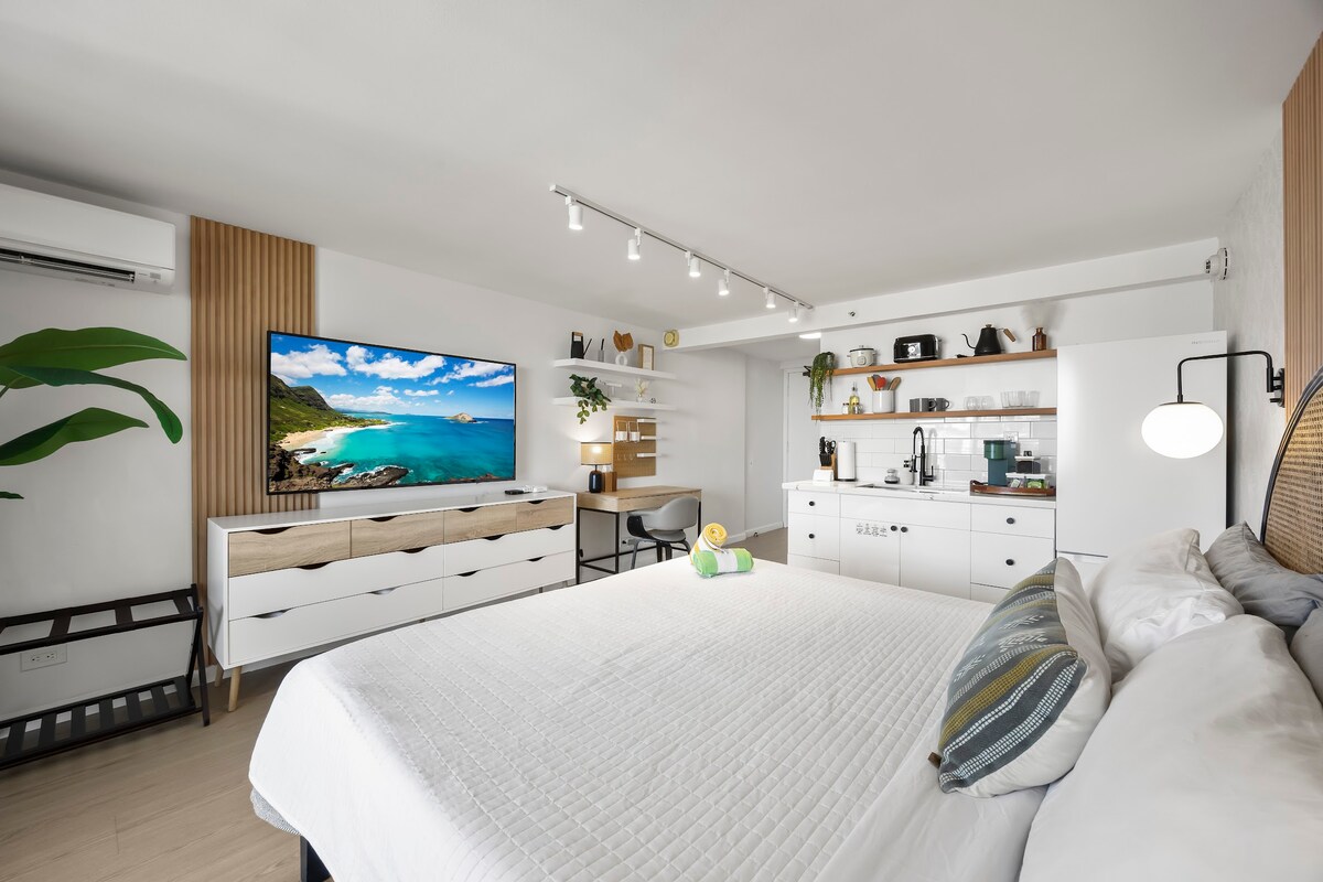 33F-High Floor Studio w/Diamond Head & Ocean Views