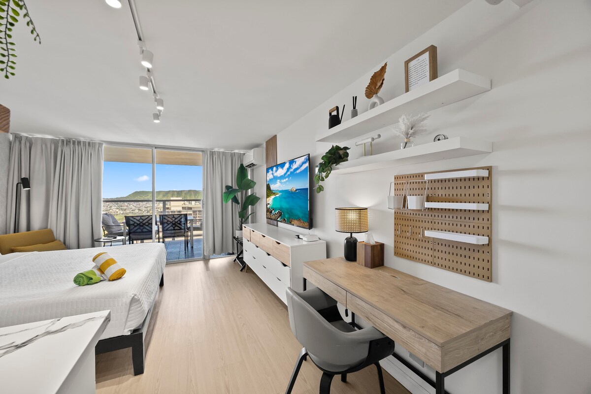 33F-High Floor Studio w/Diamond Head & Ocean Views