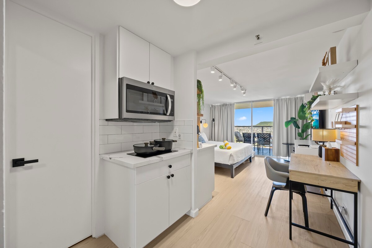 33F-High Floor Studio w/Diamond Head & Ocean Views